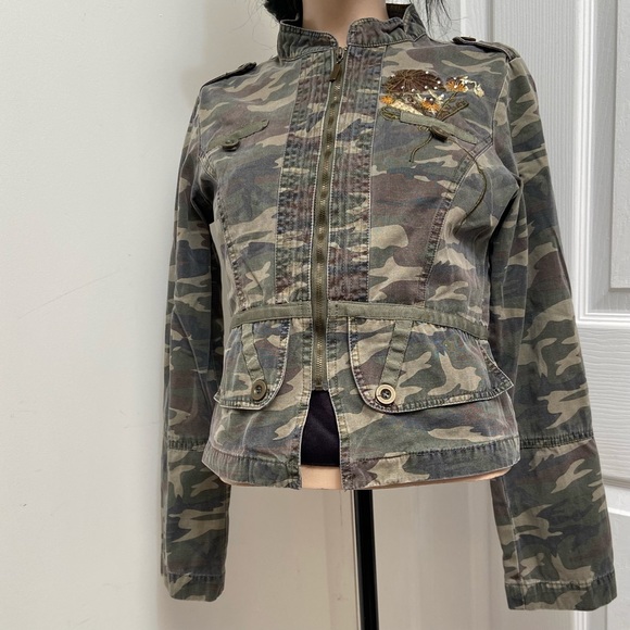 Sirens girls camouflage embroidery detailing zipper front jacket. Size S. Used. - Picture 5 of 14